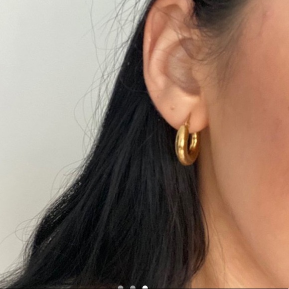 20MM Chunky Hoops Earrings (NWT) - Picture 4 of 5